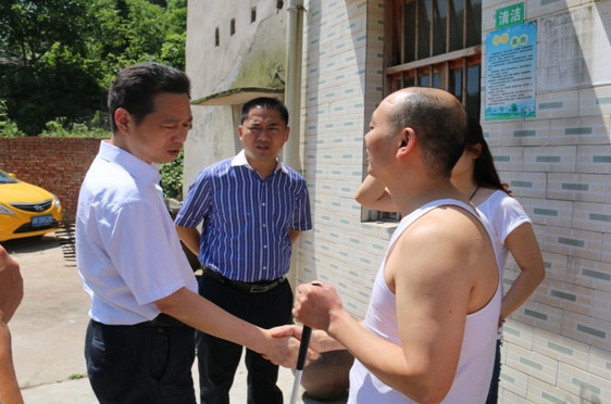 �К�(li��n)�h�M��ӛ�������L(zh��ng)���(hu��)ȫһ�е�����^(q��)�{(di��o)�К����˹���