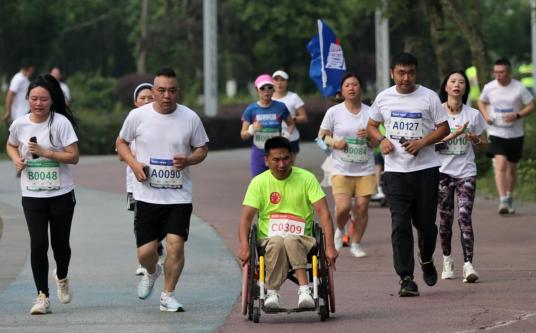 �ϳ������գ��R�ې�(��i)�� ������ů�҈@ �����ϳ����_չ����ʮ���ȫ��(gu��)������ϵ�л��(d��ng)�C��